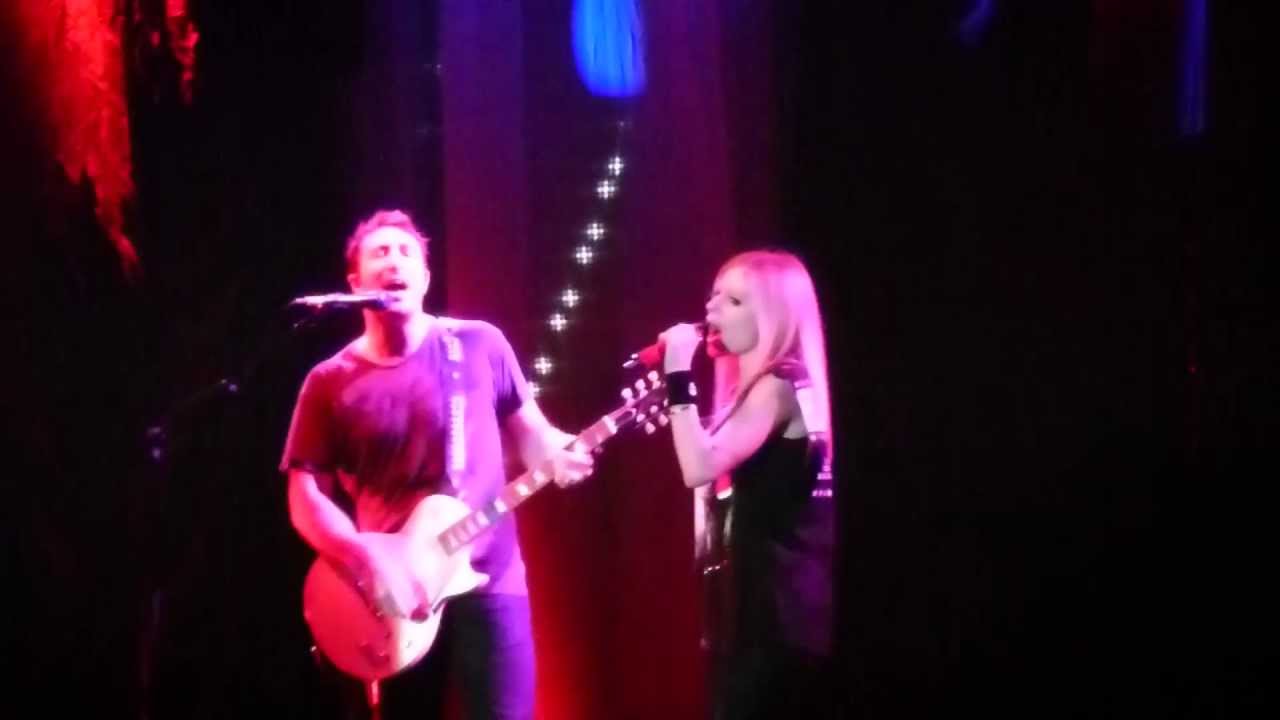 Avril Lavigne - Smile - Black Star Tour Live HD @ Torino Italy 08/09/2011