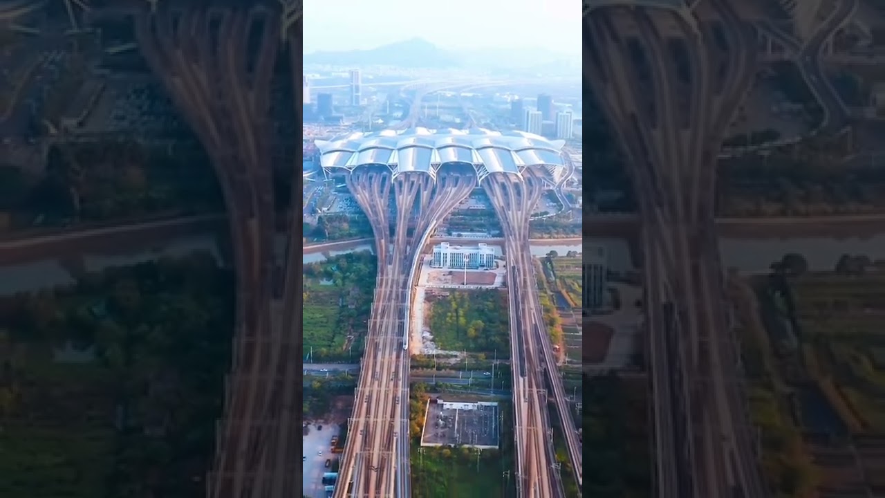 Guangzhou South Railway station, one of the biggest railway station in the world 🚆
