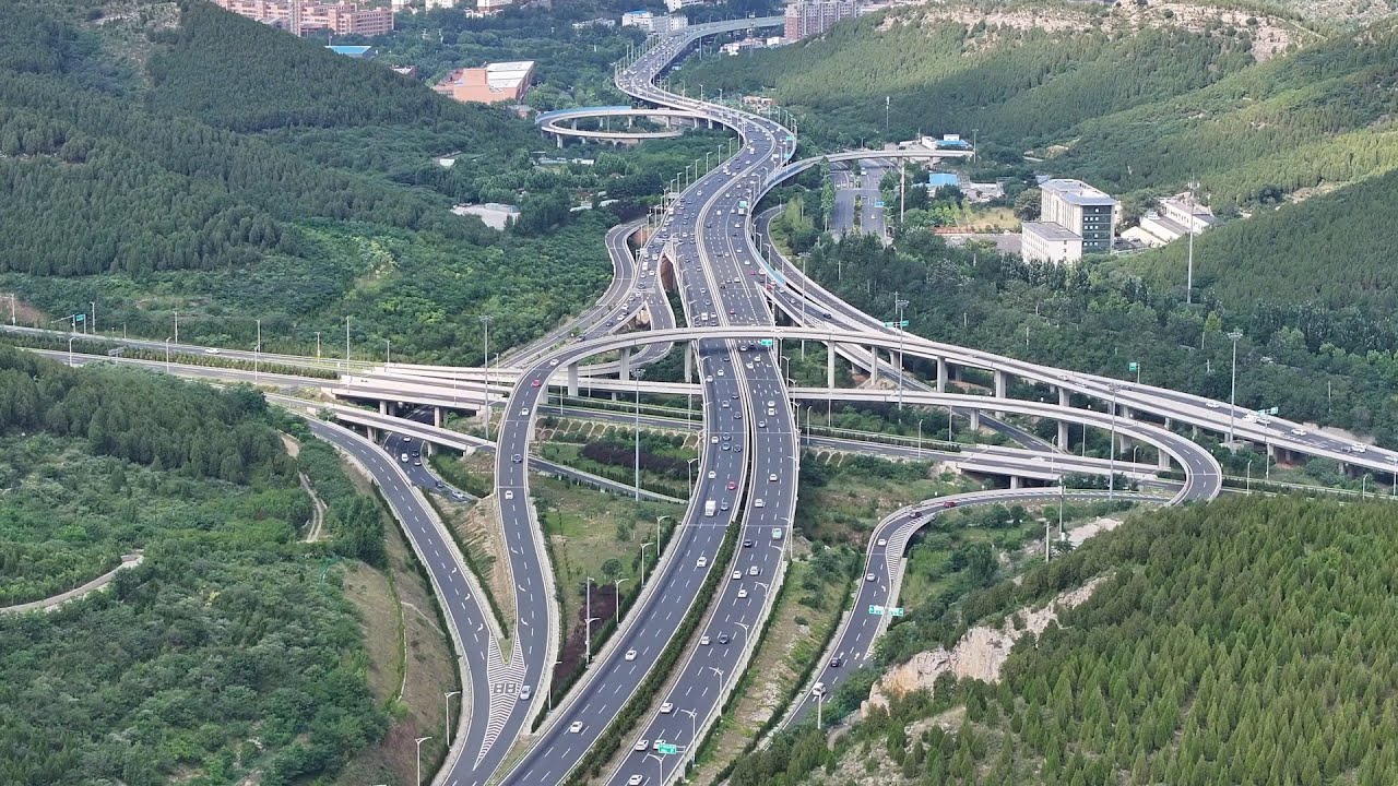 The largest interchange bridge in Jinan - the 5th floor interchange of Pandaojing.濟南最大的交流道-扳倒井5層互通立交