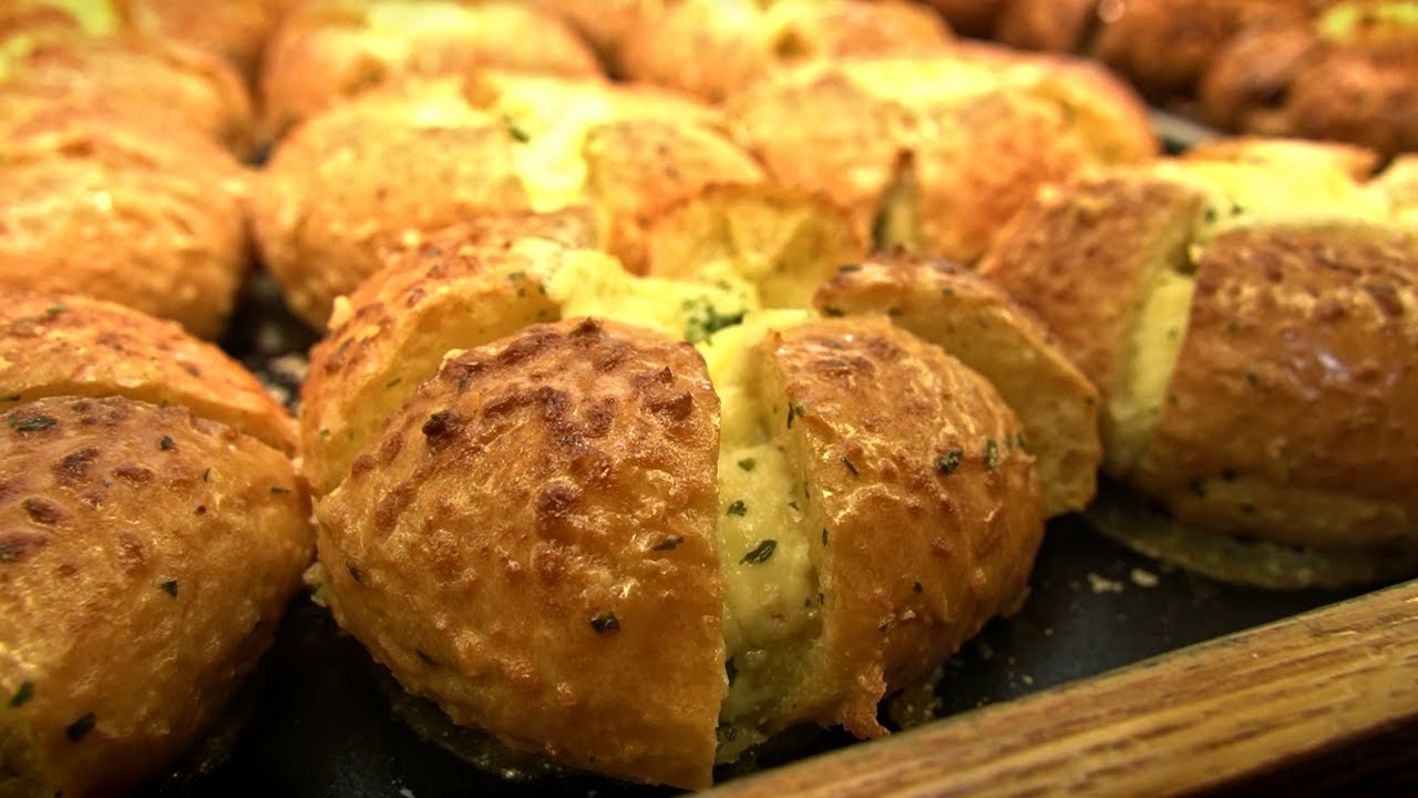 Amazing Creamy Garlic Bread of Korean Bakery!! | Korean Street Food