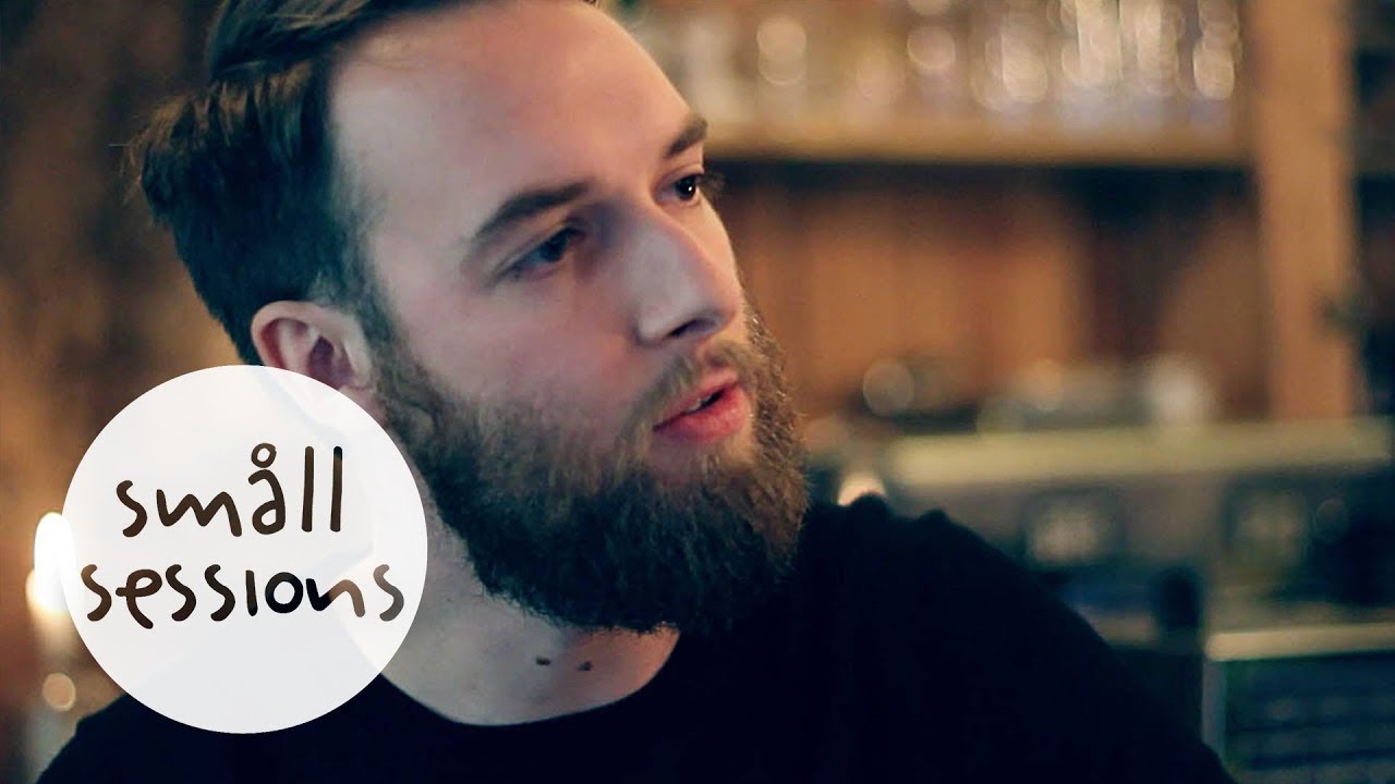 HONNE -  Gone Are The Days (acoustic) | Småll Sessions