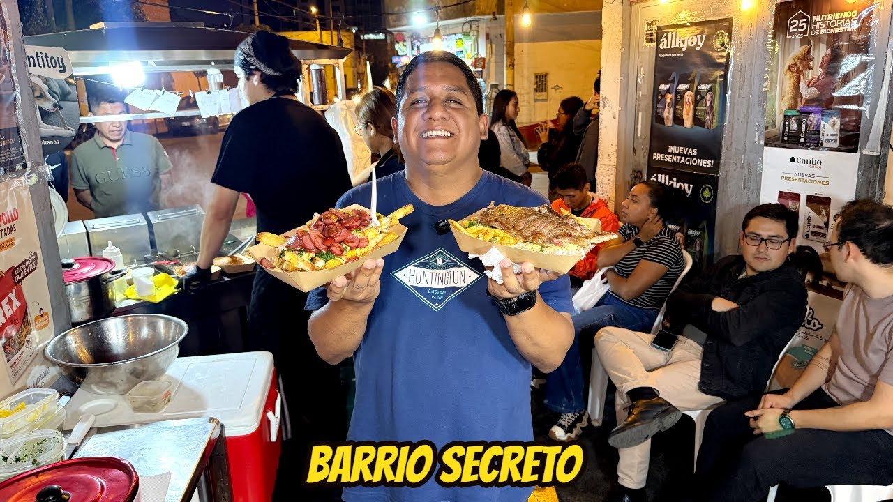 NADIE habla de este lugar de barrio… pero siempre está LLENO | Comida callejera brutal