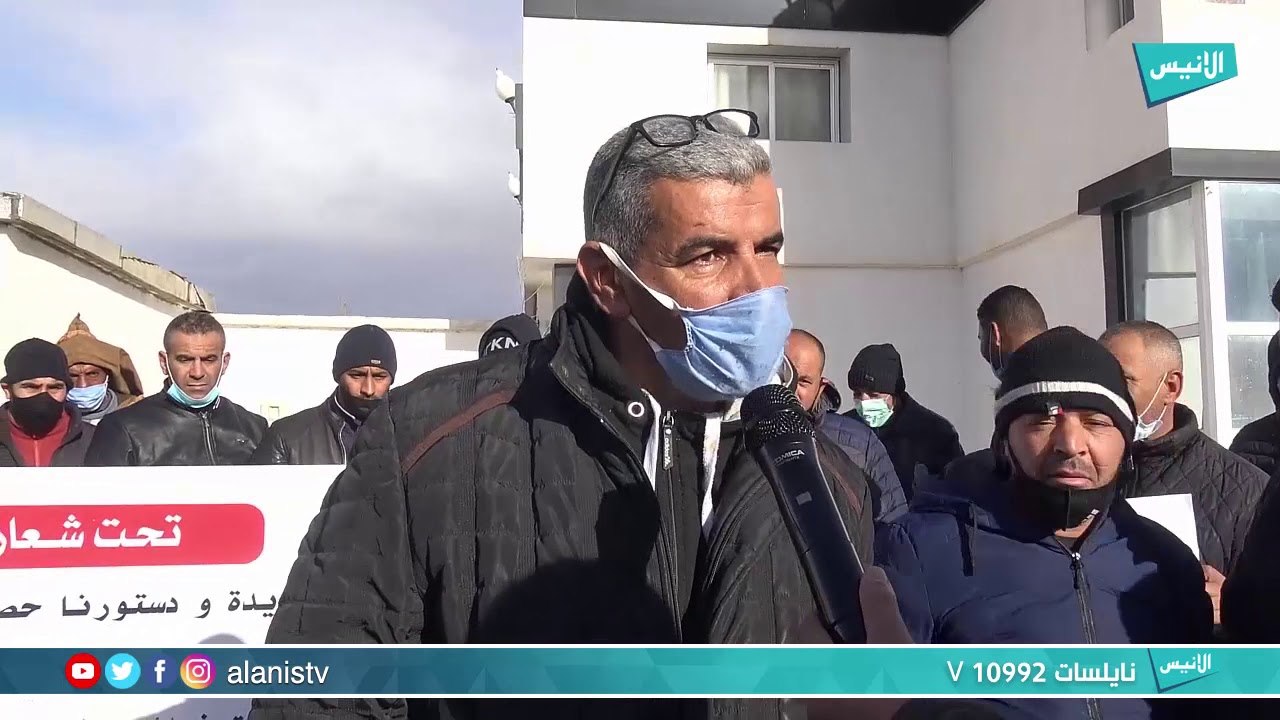 سيدي بلعباس:  الناقلون يحتجون أمام مقر وسيط الجمهورية لاستئناف عملهم