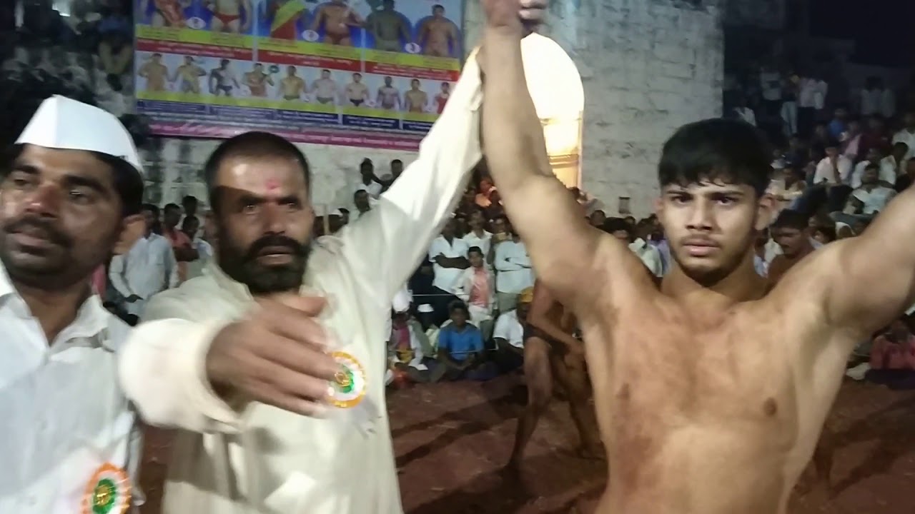 महाराष्ट्राचा उगवता मल्ल पै.सिकंदर शेख(गंगावेश तालीम )  वि,पै.रामदास पवार (सांगली)