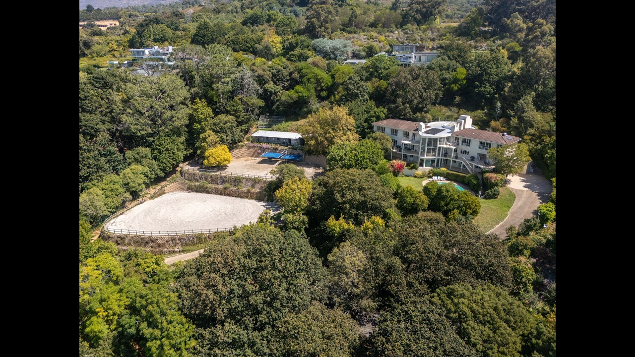 Constantia equestrian home set on 9106 sqm, situated in Cape Town | Hardie Property