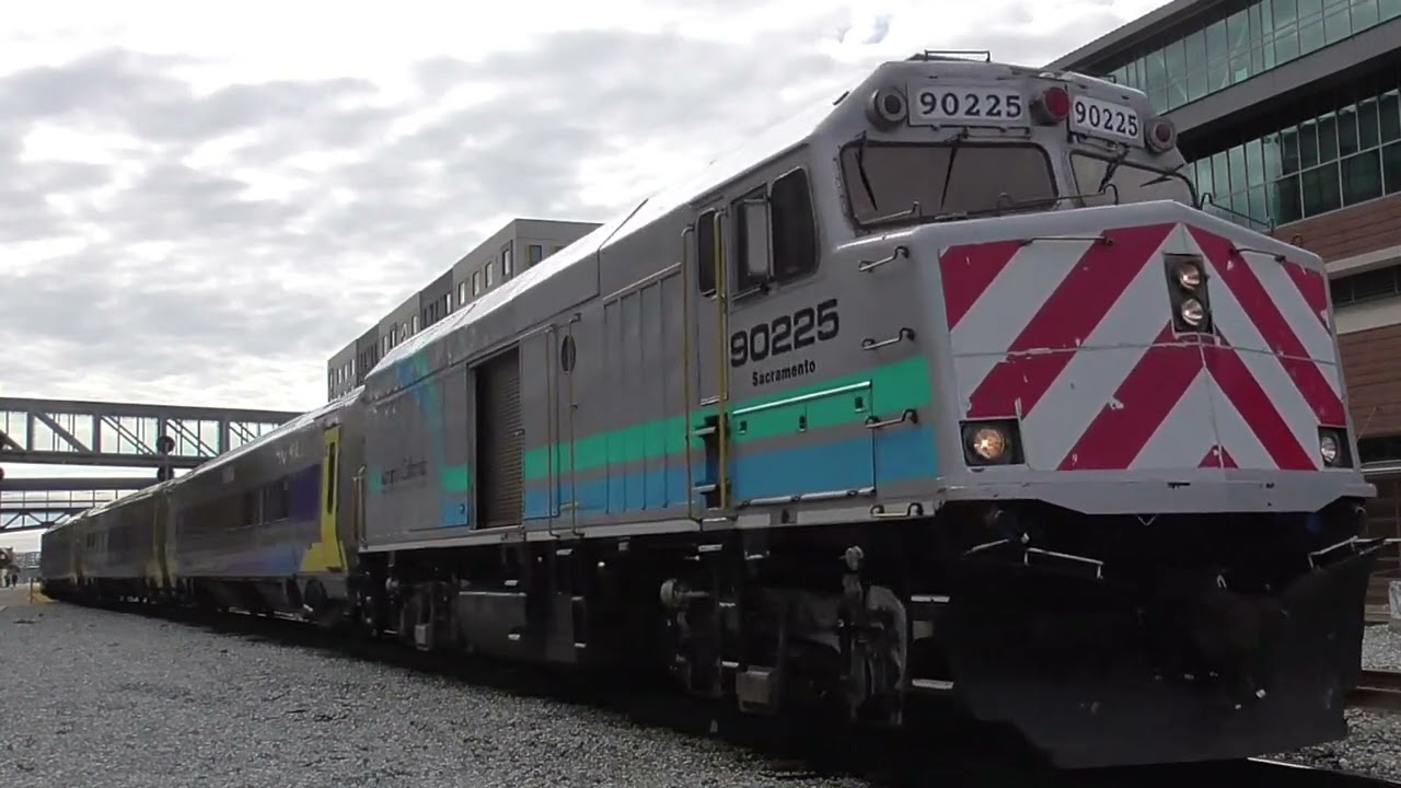 Trains up and down the street! Railfanning Oakland Jack London Square!
