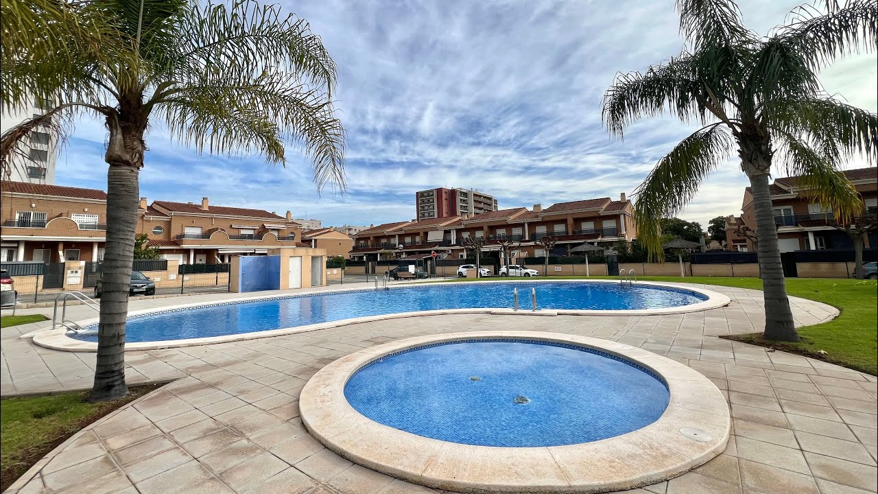 Adosado en urbanización privada con piscina y pista de padel en Heron City - Paterna 