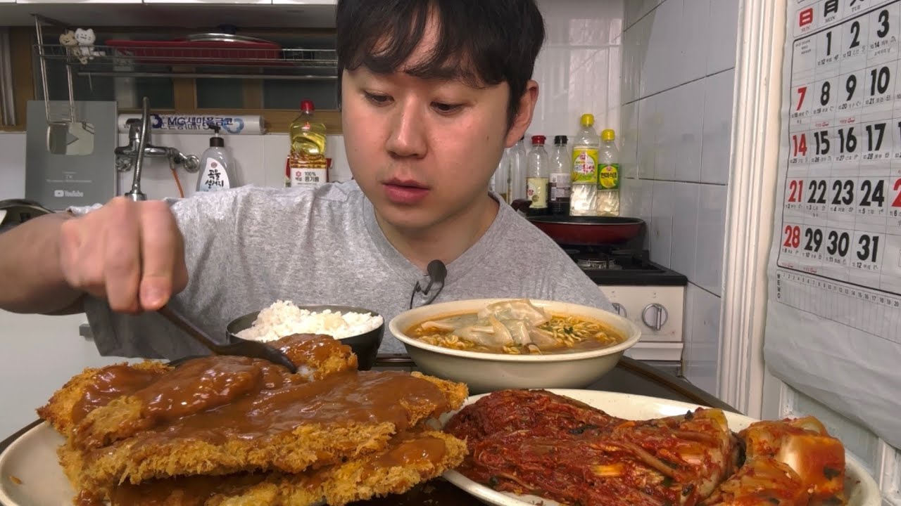 돈까스 파티 만두라면입니다