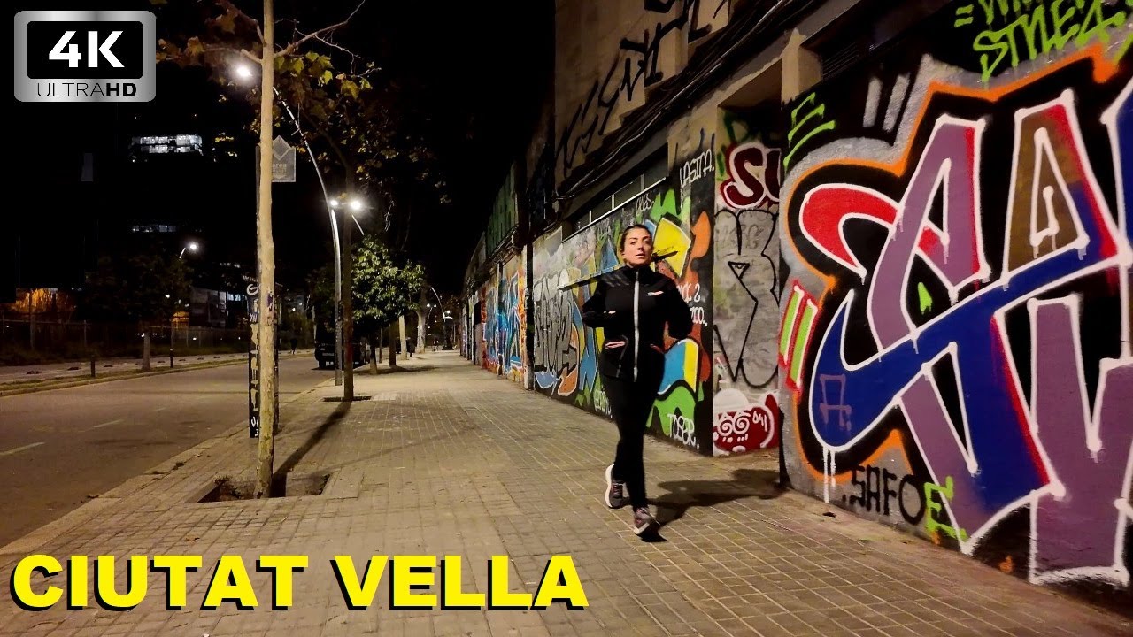 BARCELONA La Calle mas Solitaria y Peligrosa para Pasear Barcelona - CIUTAT VELLA 2025 [4K, 60 fps]
