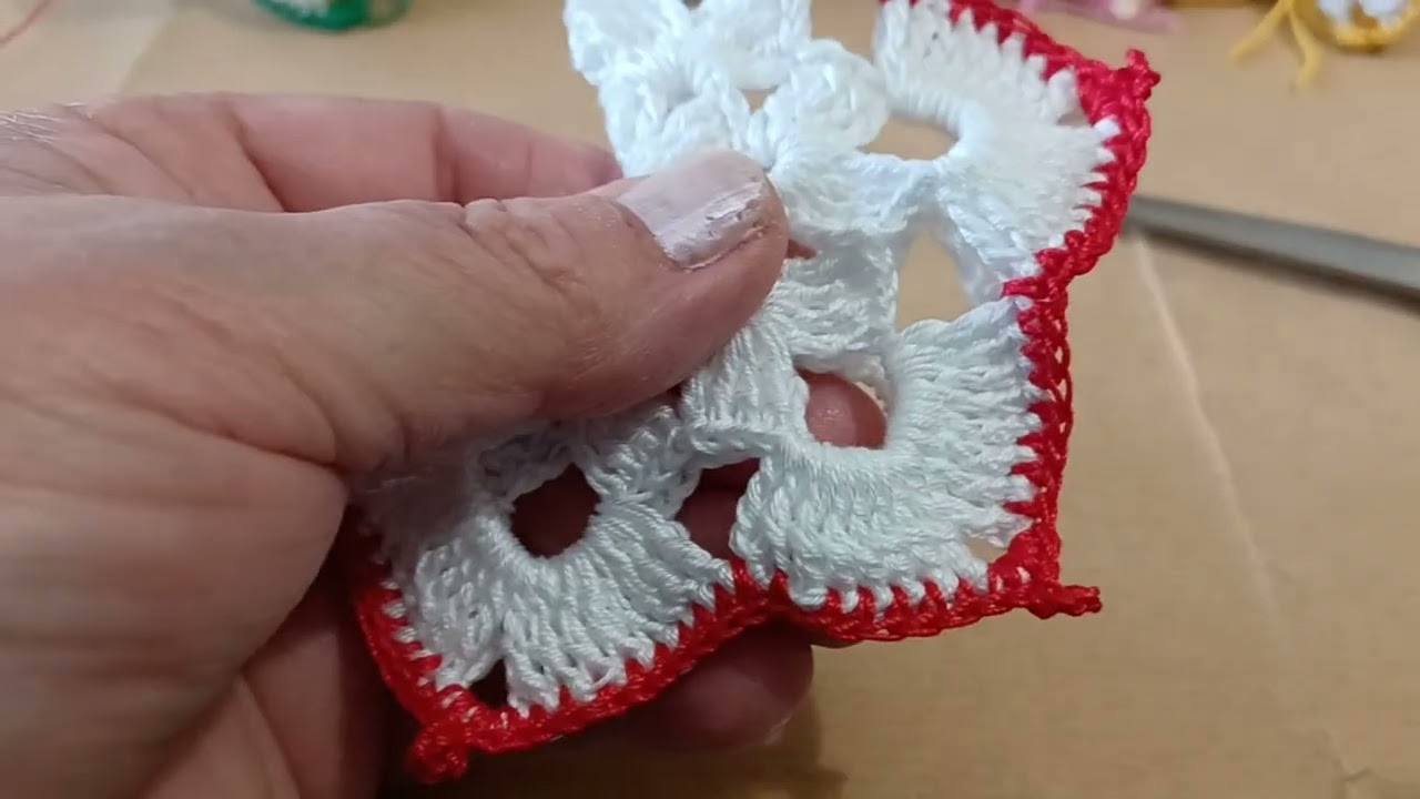 Terzo , Tutorial , Farfalla a uncinetto,   Portanconfetti ,  Finita ,