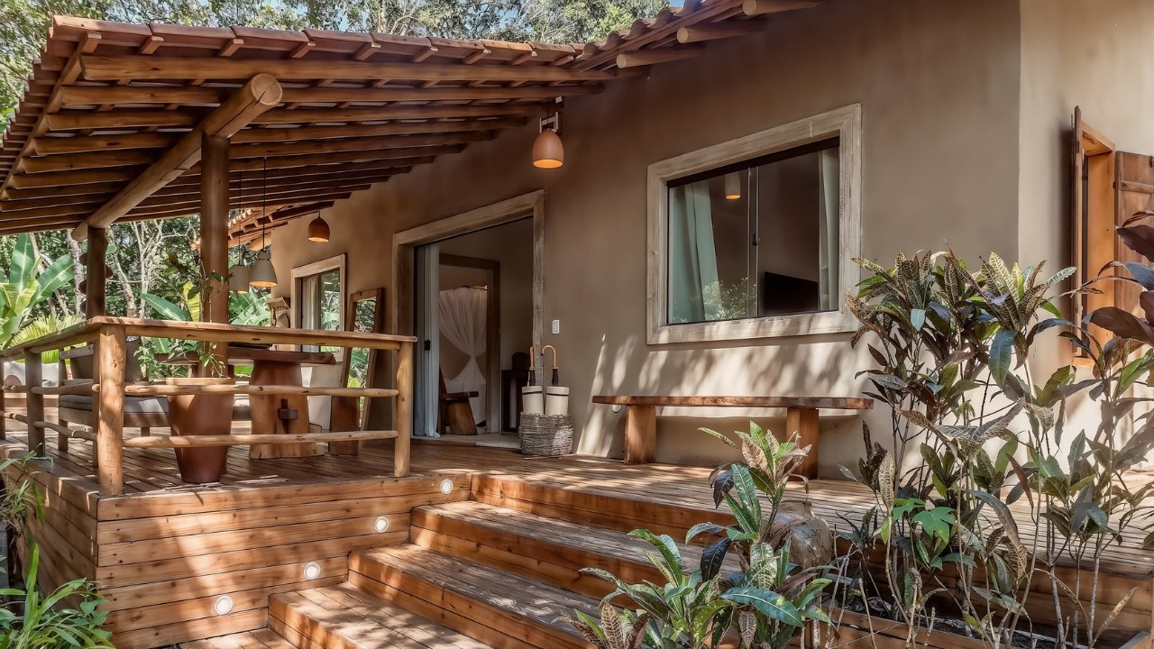 CASA RÚSTICA COM VARANDA | Quintal Aconchegante + Piscina!