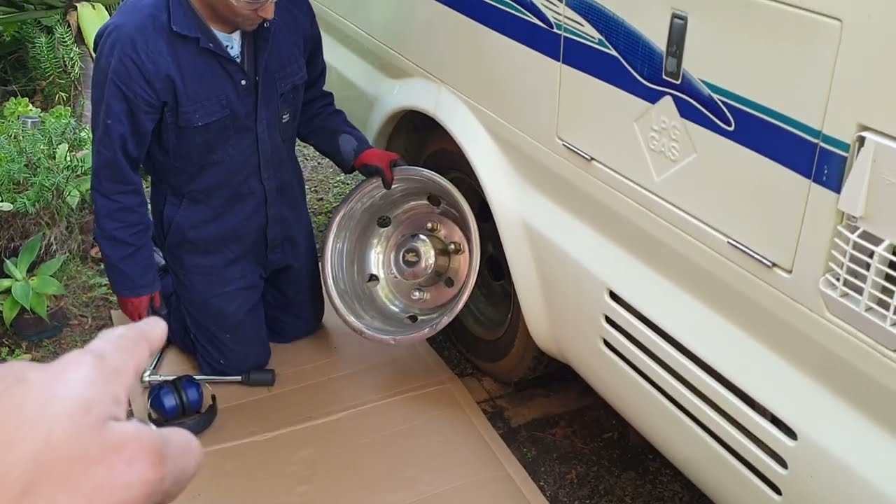 Motorhome / RV  Wheel Cap Removal Dual Rear Wheels & Air Fill