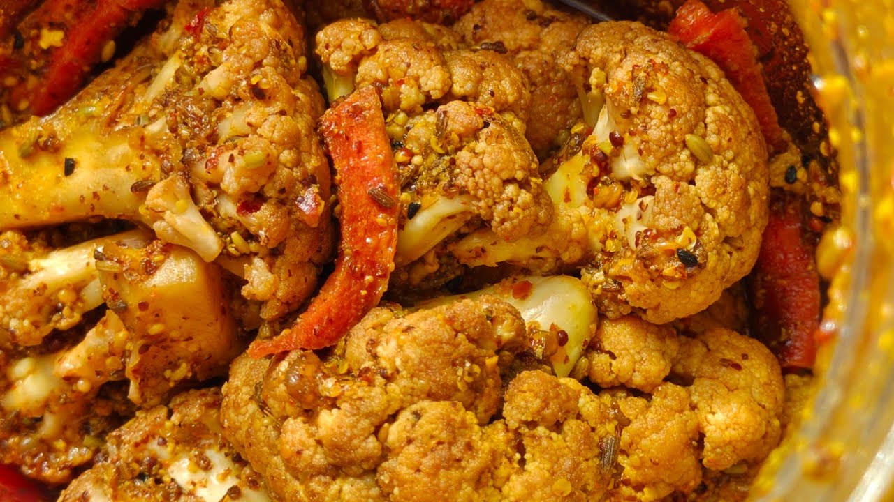 Gobhi,gajar aur hari mirch ka achar #saritadubeykitchen 