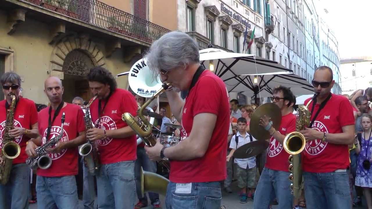 UMBRIA JAZZ ® 13  FUNK OFF marching band - HD