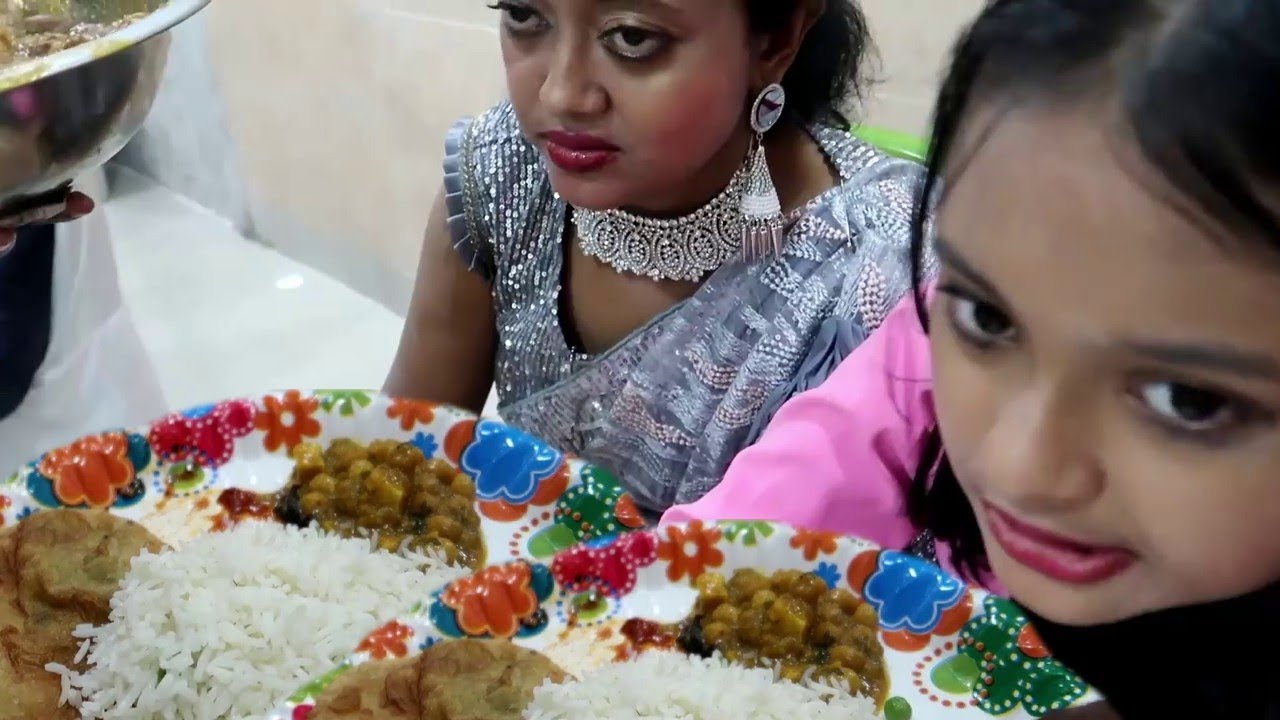 Dola Biye Barite Mutton Chere Fuchka Khelo | Bengali Wedding Reception | Bengali Shadi Program