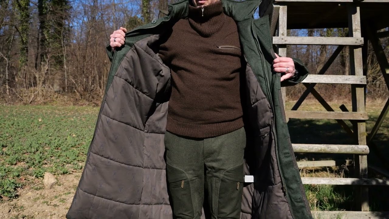 Der Loden-Ansitzmantel Forest von Hubertus in Action