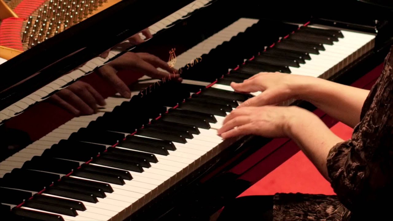 Gila Goldstein plays Poulenc - Improvisation no. 15