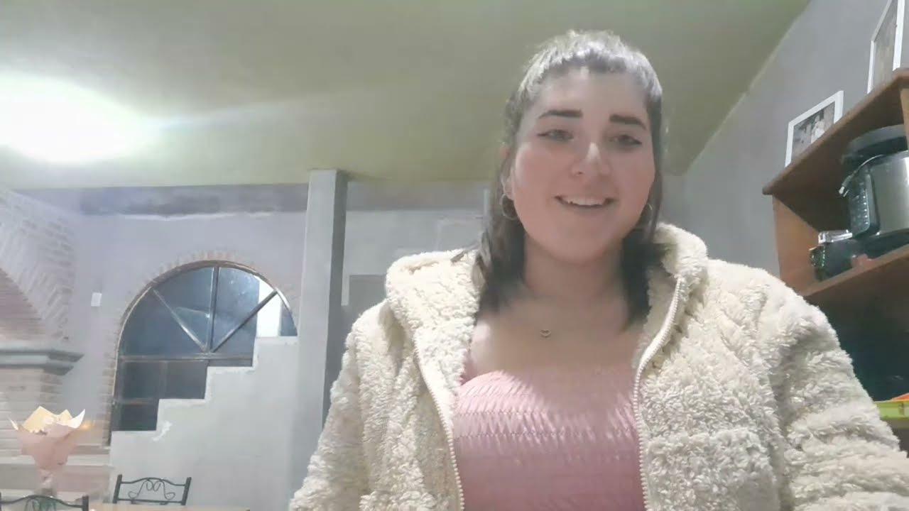 Respondiendo preguntas y preparando la cena