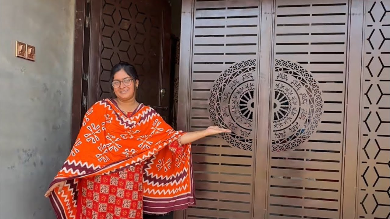 কোটি টাকার বাড়িতে লাখ টাকার গেট