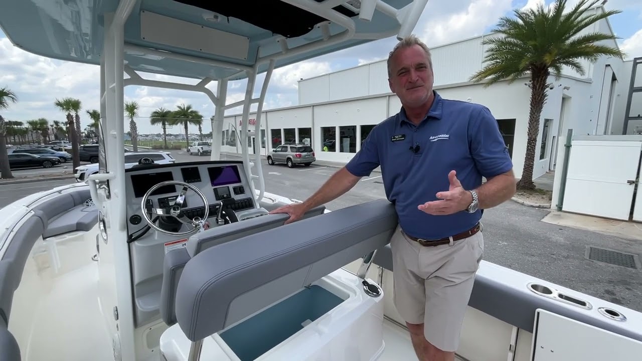 2025 Boston Whaler 230 Outrage