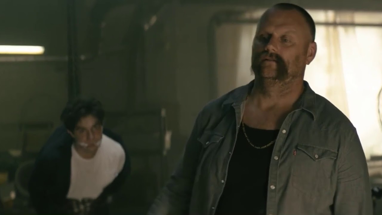 Сериал Wayne. Эпичный момент с полицейским. &laquo;К твоему счастью, ты не сидел в тае&raquo;