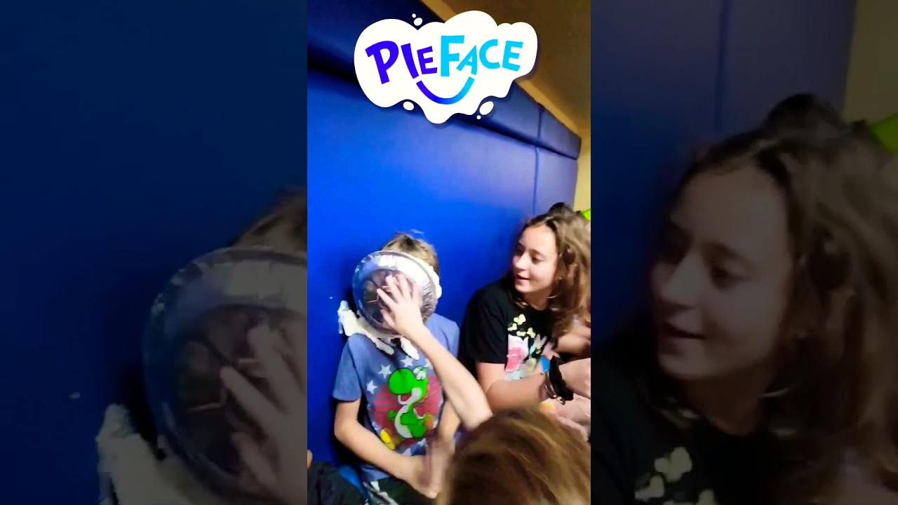 Неожиданный розыгрыш с лицом, нарисованным пирогом, на дне рождения брата! #pieface #funny #chall...