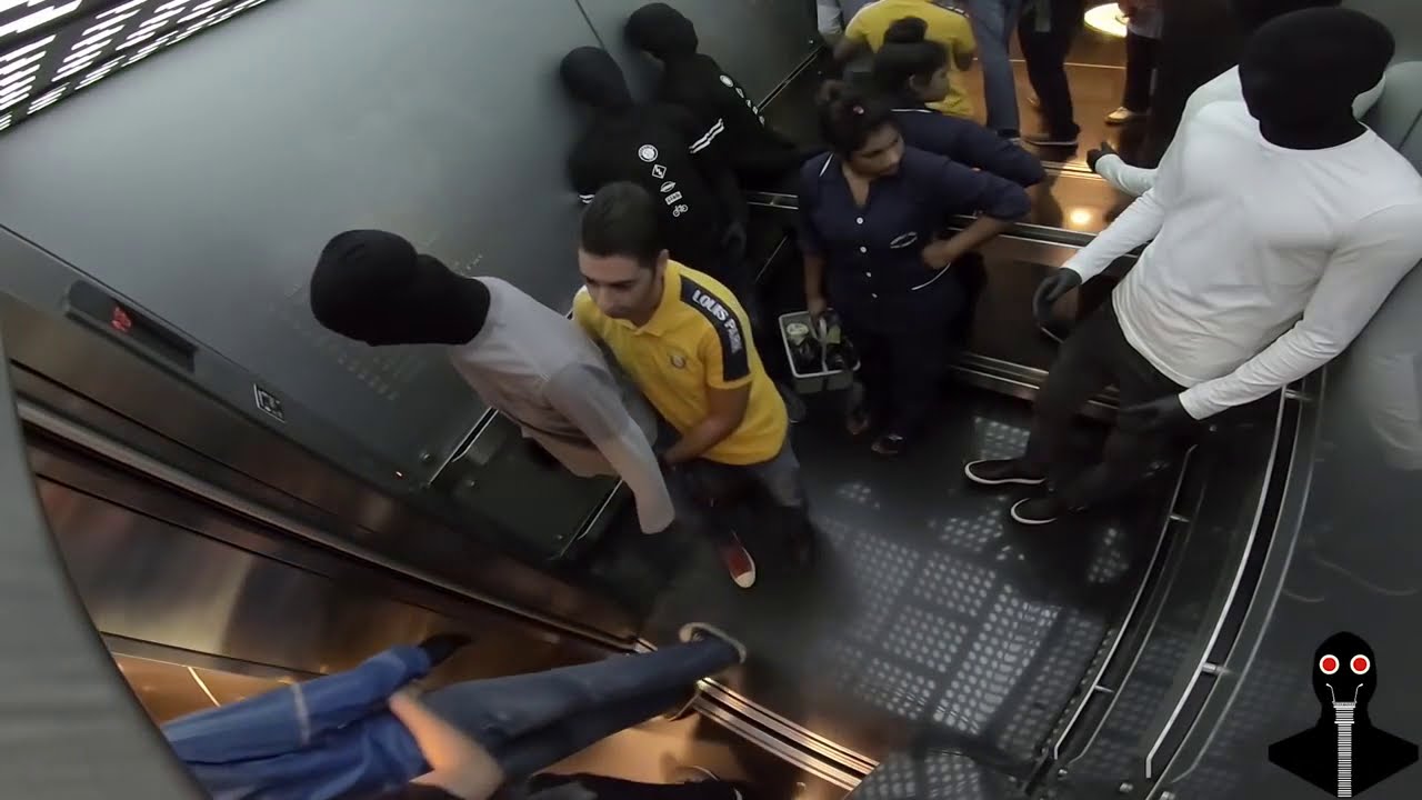 PRANK | Trapped In Elevator With Mannequins Prank！