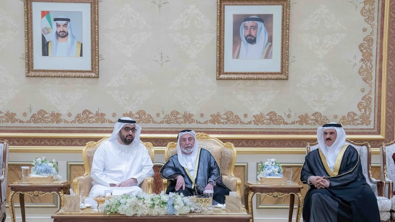 حاكم الشارقة يتقبل تهاني ولي عهد أم القيوين بشهر رمضان المبارك