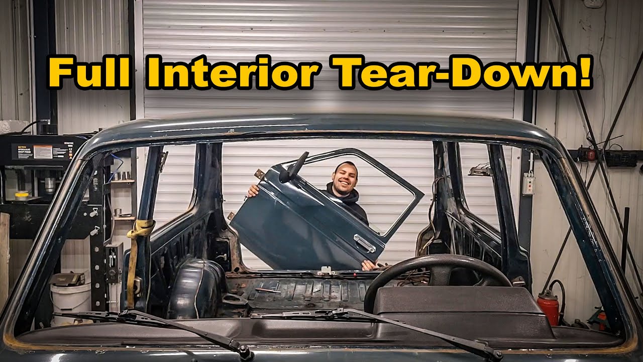 Stripping the Beast  Dismantling the Interior and glass of the Lada Niva   Lada Niva Project