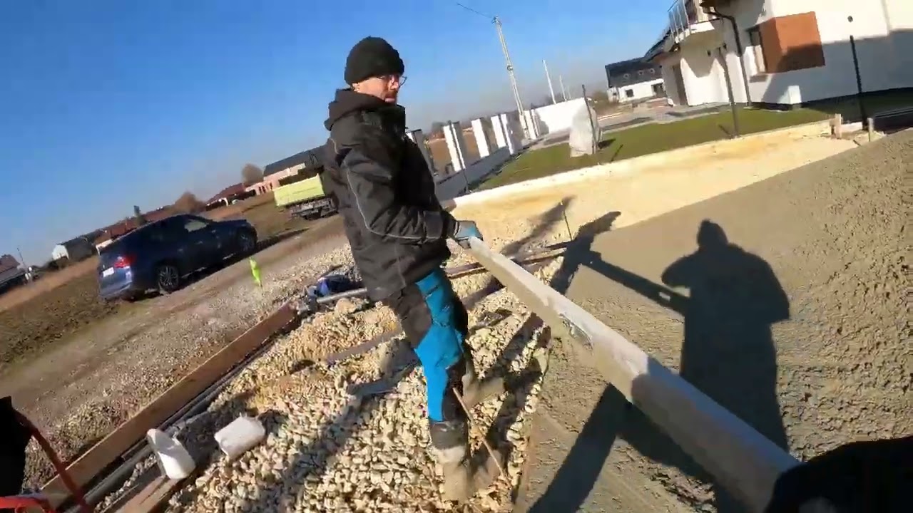 Beton szczotkowany – podjazd z betonu | Wylewanie betonu architektonicznego i konstrukcyjnego