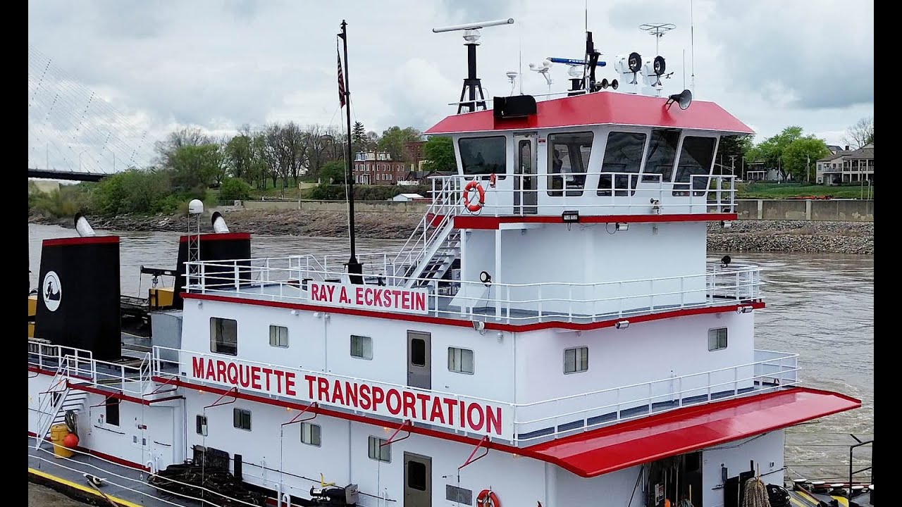The Big Towboat Ray A. Eckstein Northbound at Cape Girardeau