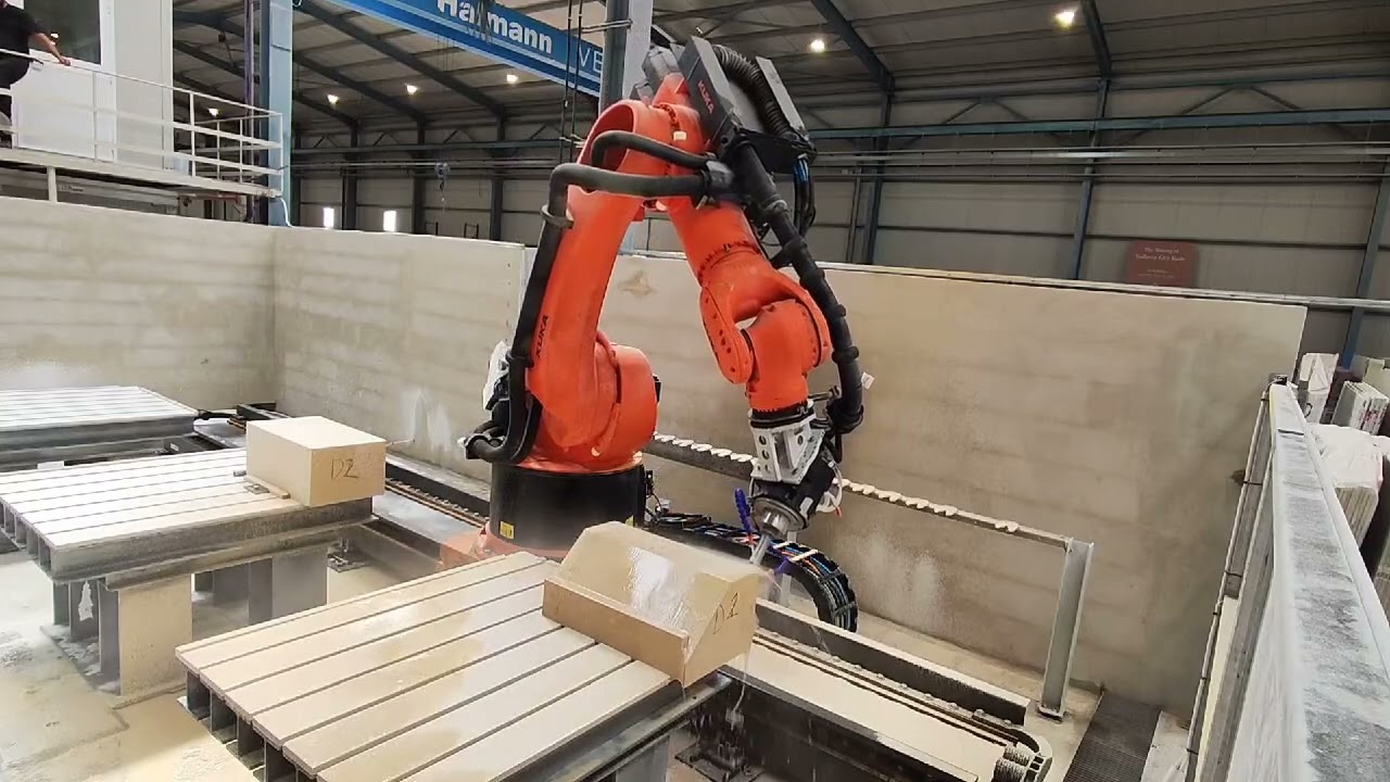 Stone milling with Kuka kr360 on track and Hsd spindle
