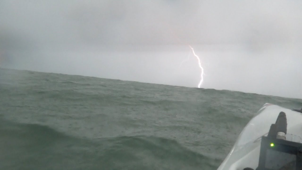 CAUGHT IN A DANGEROUS STORM, NEAR TORNADO - KAYAKING LAKE ONTARIO
