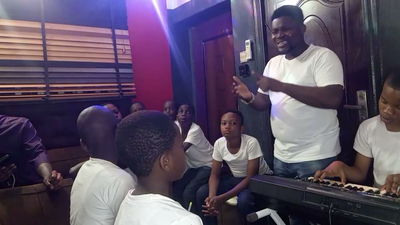 When Kids worship and pray. Moment of worship and prayers with Minister BigDaddy and Jesus Stars.