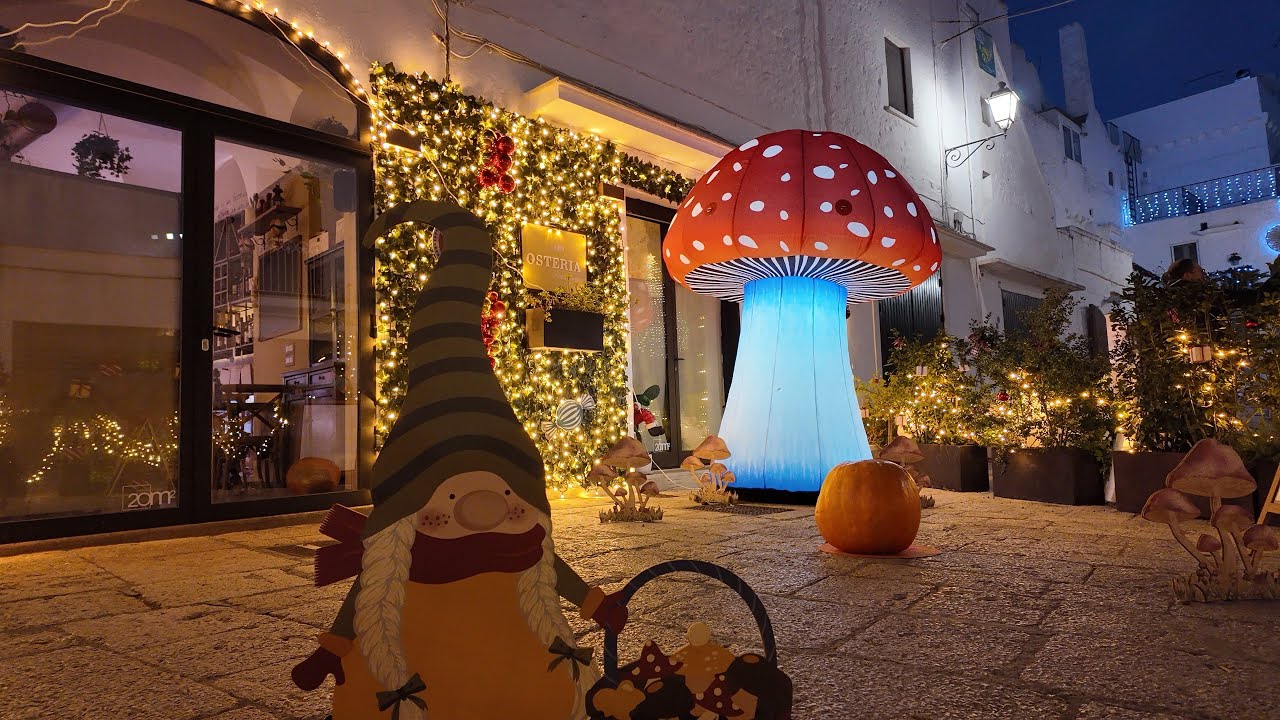 Christmas lights Cisternino, Puglia, Italy | 4K |*FLASHING IMAGES*