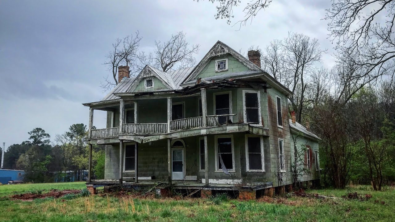 Beautiful 142 year old Abandoned Victorian Farm House w/ Grand Fireplaces & Staircase