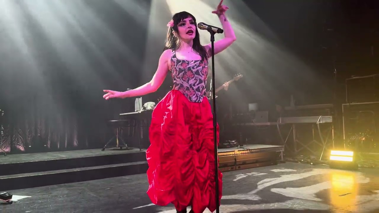 Change Shapes -Lauren Mayberry - 02/15/2025 - District Music Hall - Norwalk, CT Vicious Creature