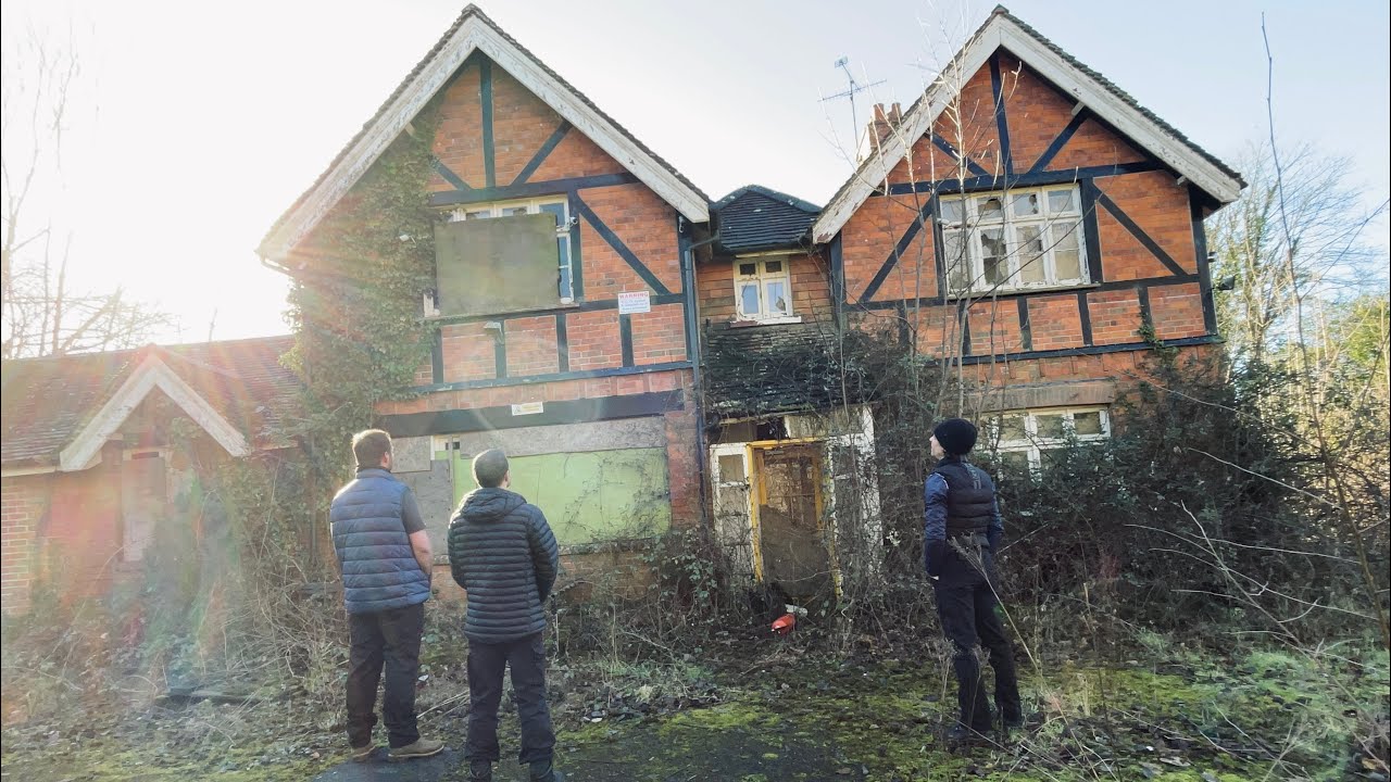 We found ABANDONED Victorian Pub and brewery with EVERYTHING left behind!