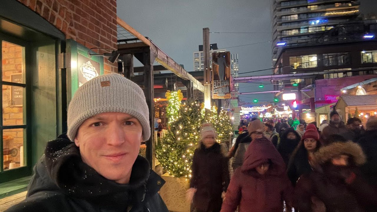 Toronto LIVE: Snowing! Wednesday Night Downtown Multi-Streaming Action