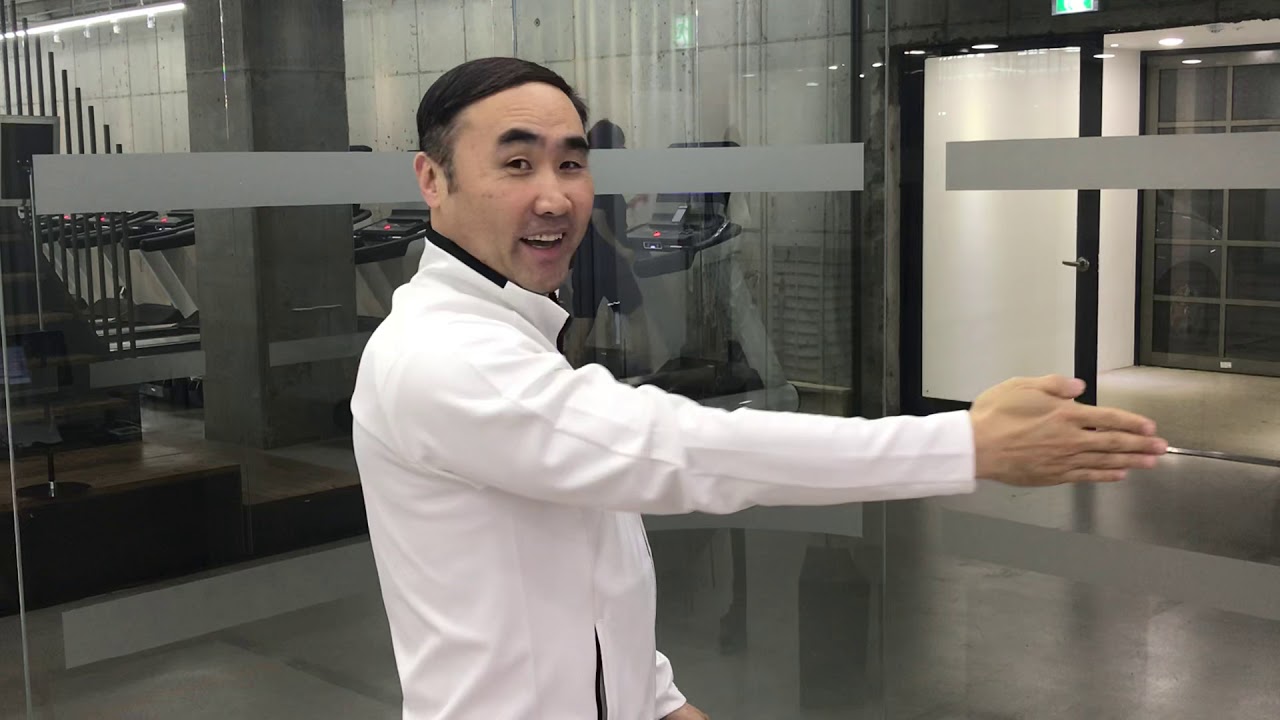 [홍정기교수의 통증완화운동] 어깨통증잡는 맨몸 운동