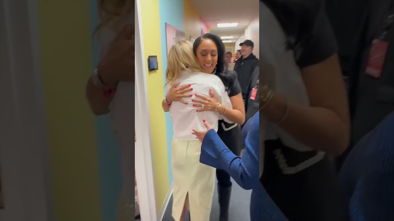 Tamera Mowry-Housley & Julie Bown BTS | Sherri Shepherd