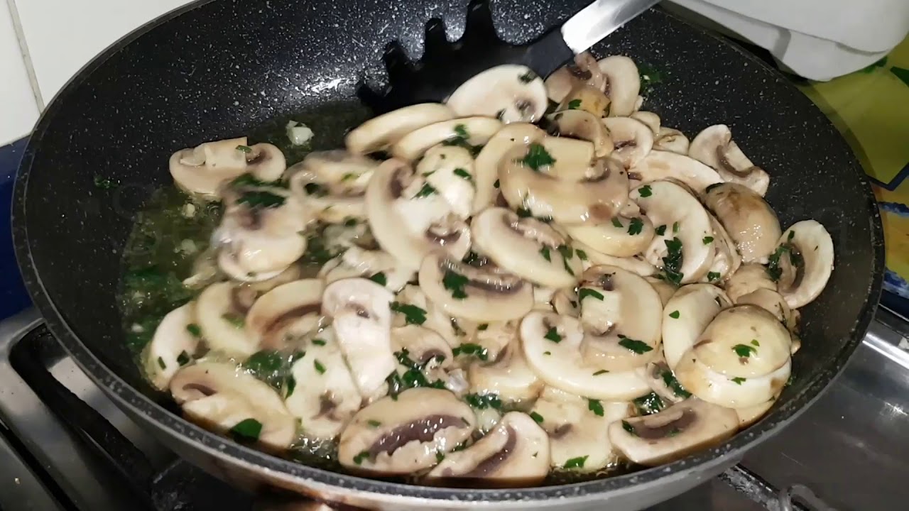 Champiñones al ajo y perejil