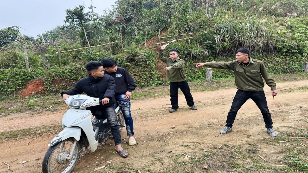 Police are in a fierce pursuit of two human traffickers who are on the run.