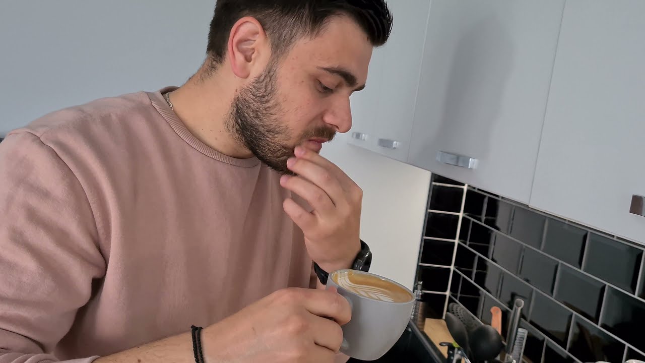 FLAT WHITE AT HOME WITH GAGGIA CLASSIC PRO