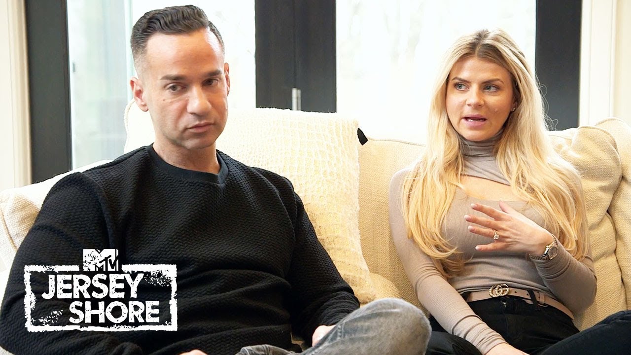 Mike & Laurens Reveal Heartbreaking News to the Roomies | Jersey Shore: Family Vacation