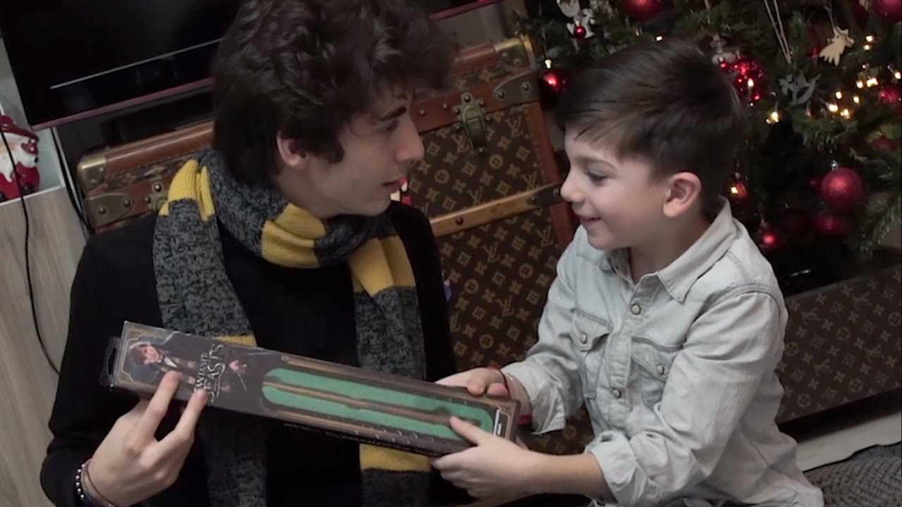 SCARTARE REGALI DI NATALE IN ANTICIPO! (w/ Iacopo, 5 anni)