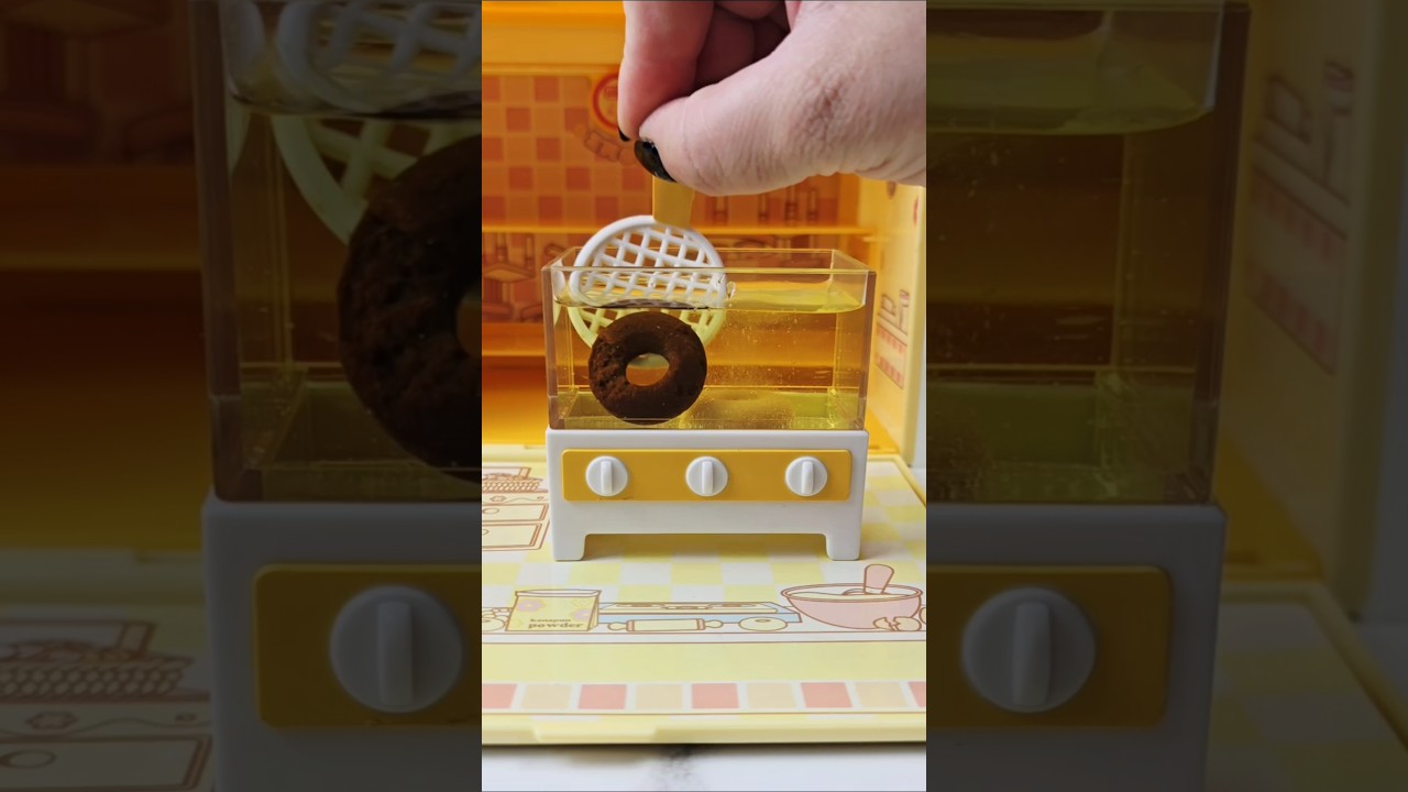 Frying up some tiny donuts in my 2008 Konapun Donut Kitchen! #asmr #konapun #nostalgia