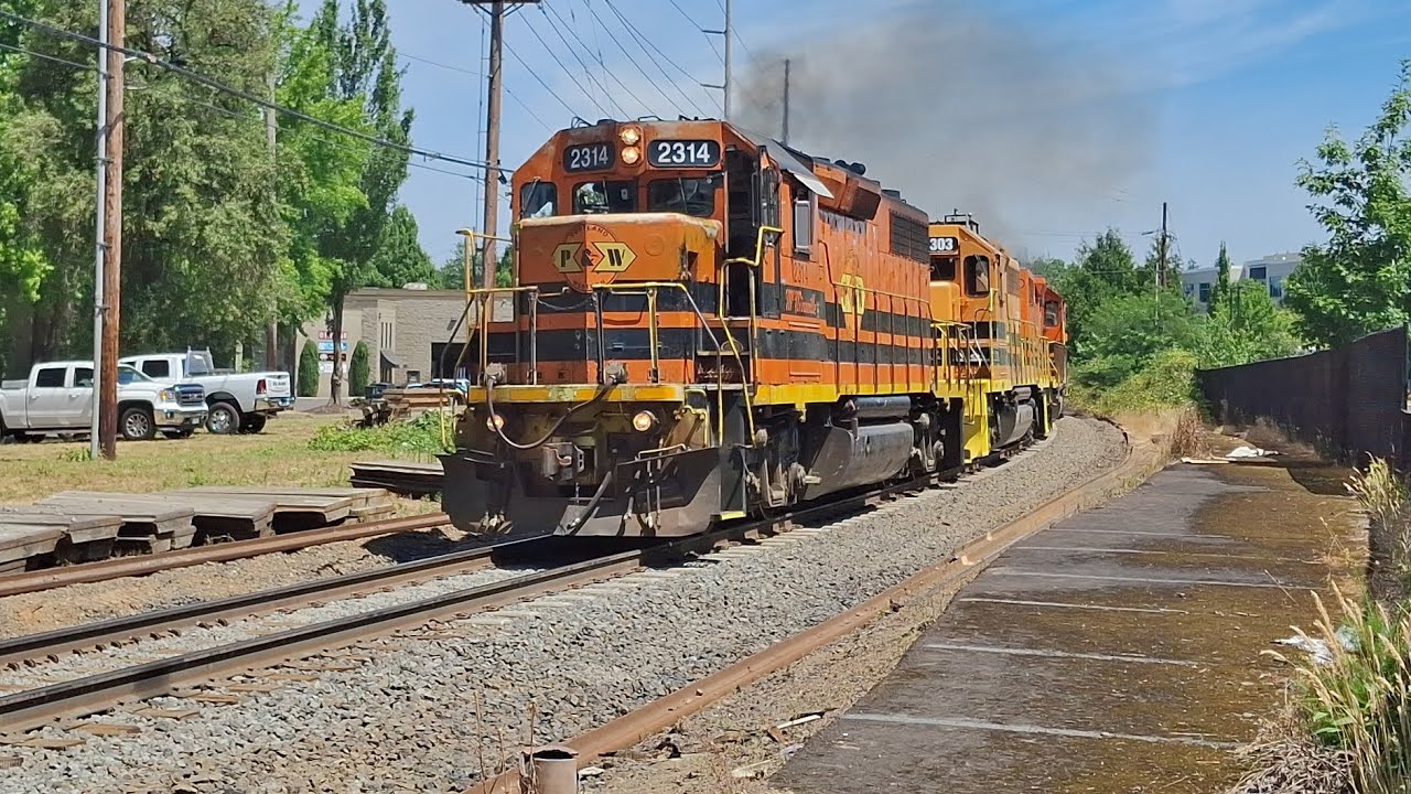 Portland & Western 2314 leading 6 motor southbound train in Durham, Oregon