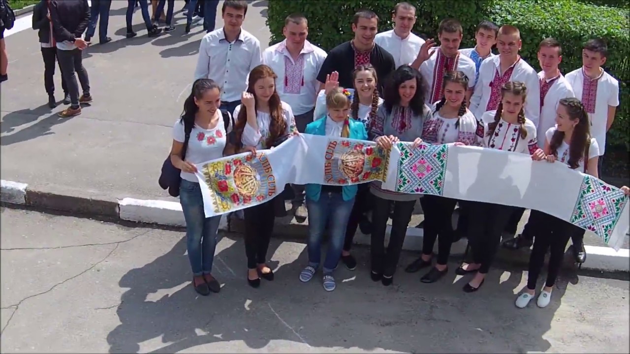 День Вишиванки в місті Богуслав (вид зверху)