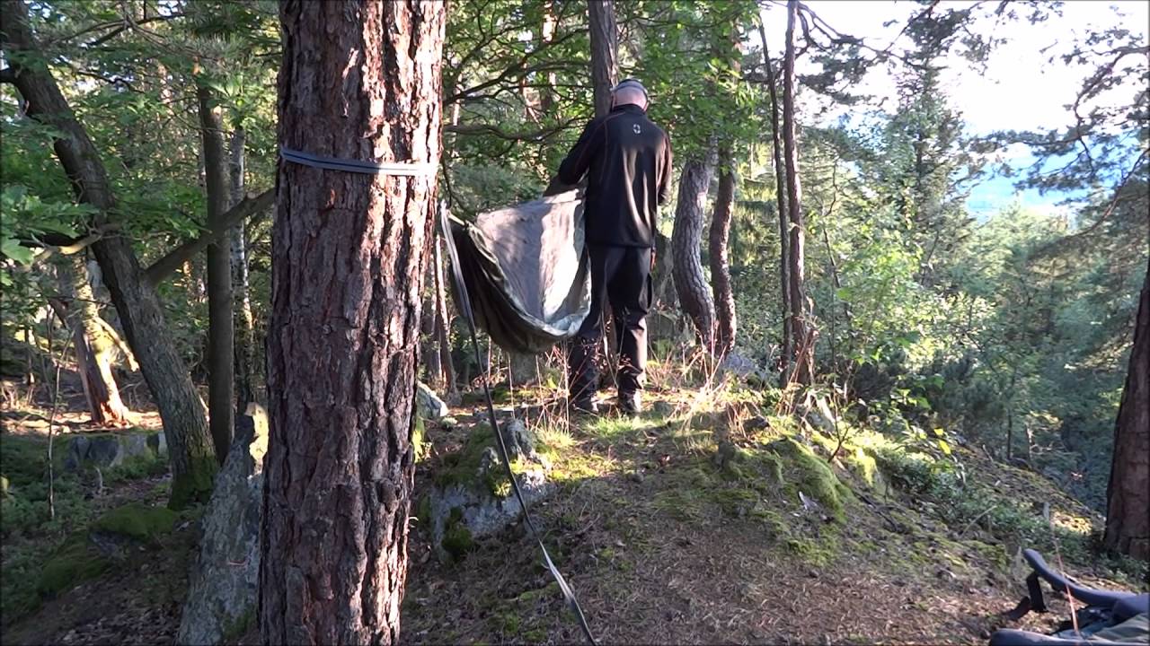 Ve skalách (s hamakou a komáry)...